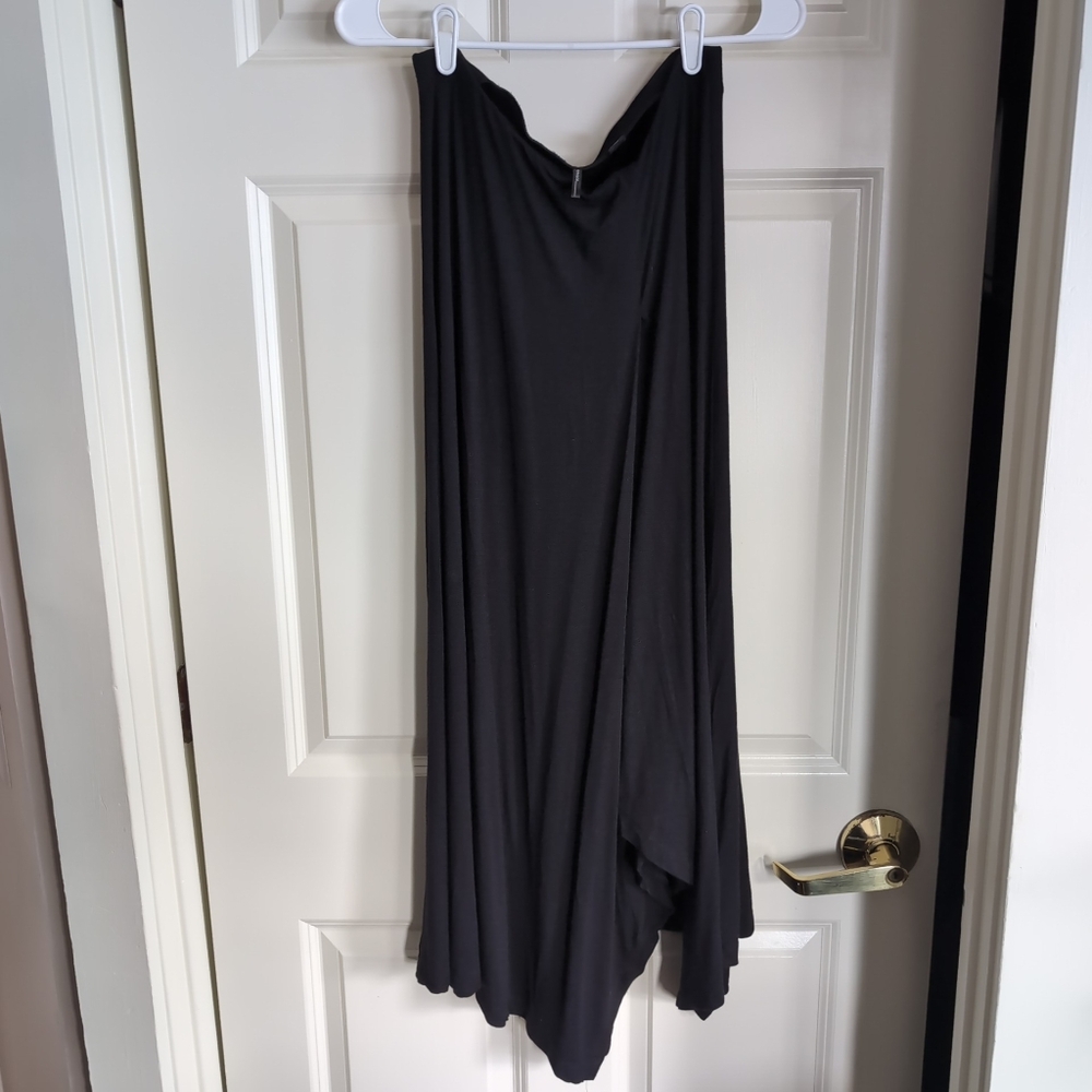 Asymmetrical low-rise black maxi skirt by Isda & Co